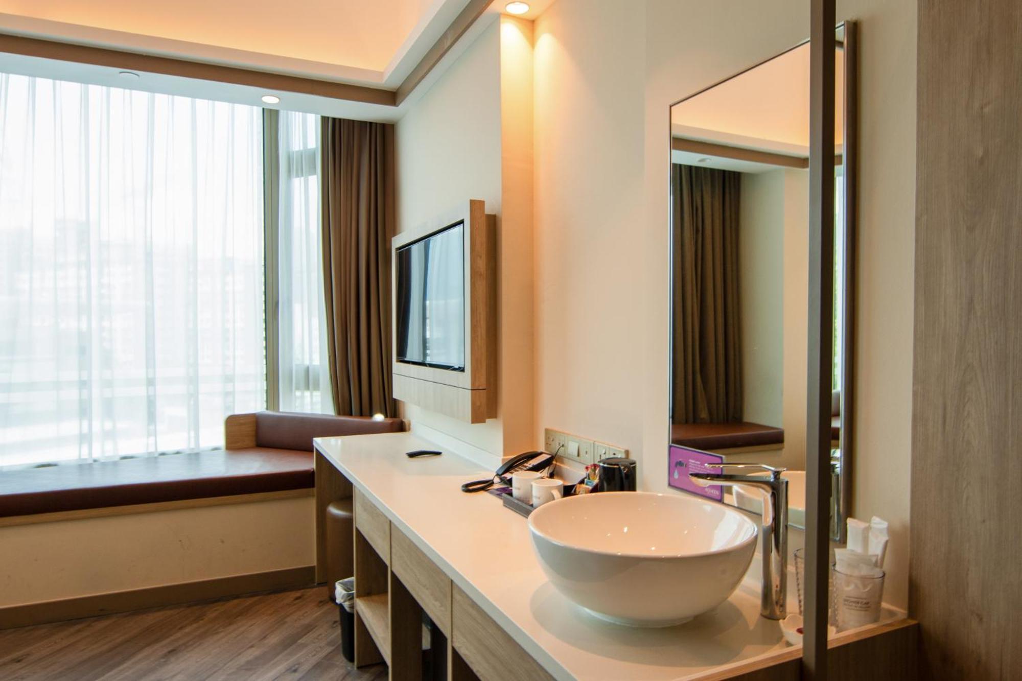 Aqueen Prestige Hotel Jalan Besar 싱가포르 외부 사진